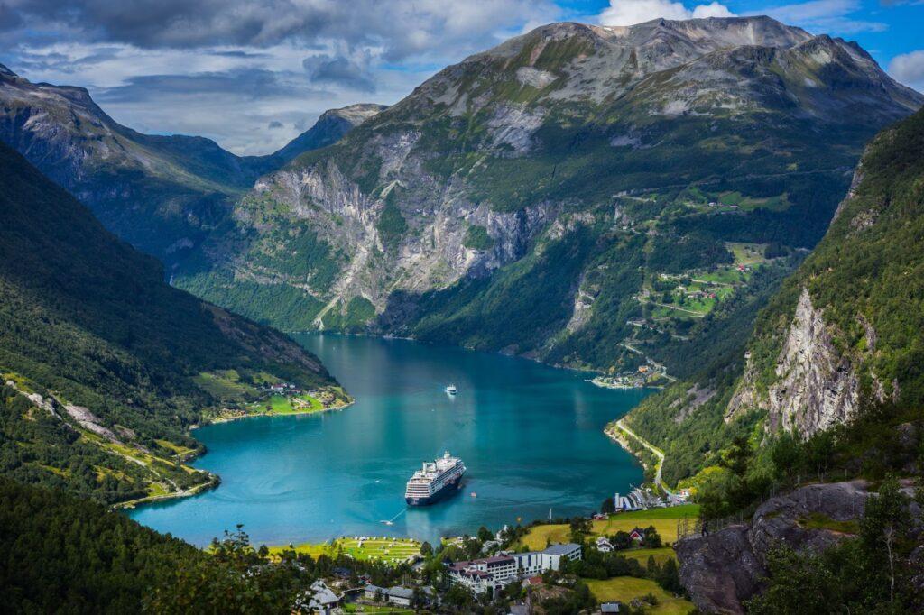 A large lake in a green valley in Norway.