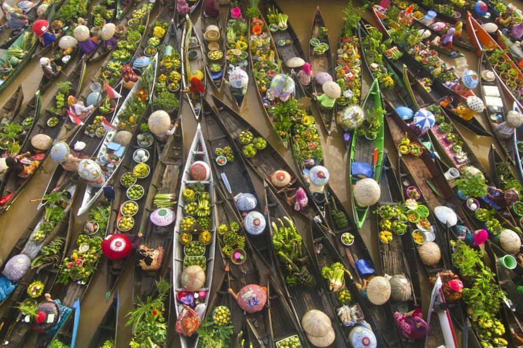 A floating market on an Indonesian river.