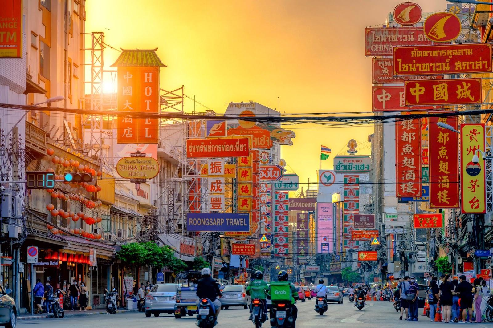 Evening in Chinatown, Chinatown, famous street food in Thailand,