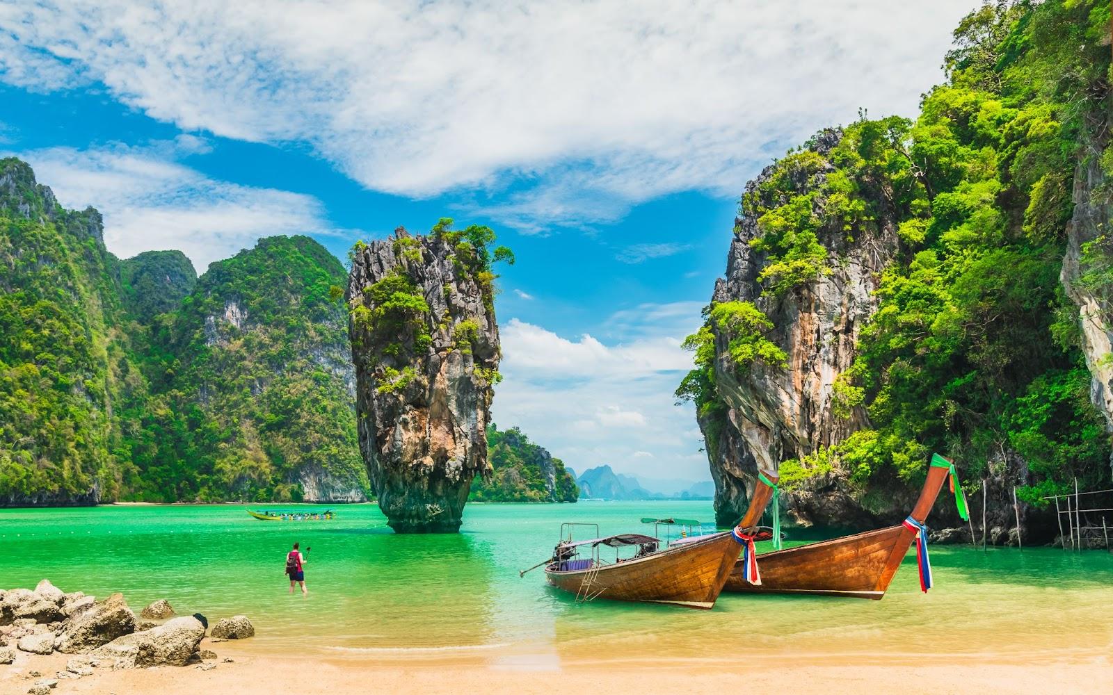 James bond island with boat for traveler Phang-Nga bay, Thailand