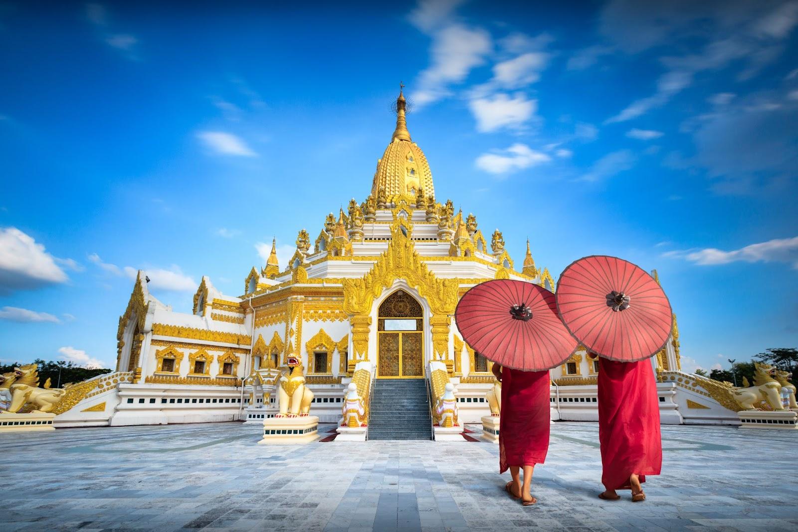 Swe taw myat buddha tooth relic pagoda, Yangon Myanmar