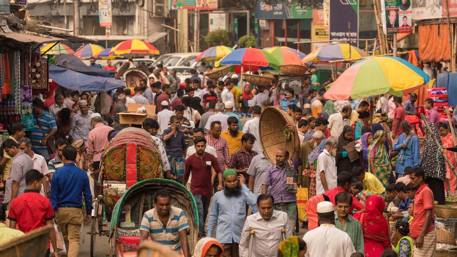 Kawran Bazar is a business district and is one the biggest commodity marketplaces in Dhaka