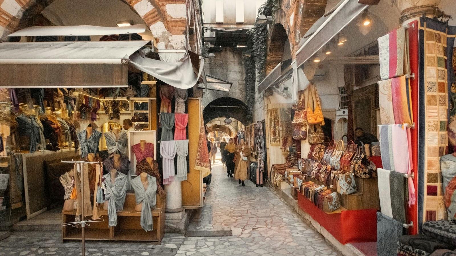 Istanbul, Turkey markets selling scarves and bags.