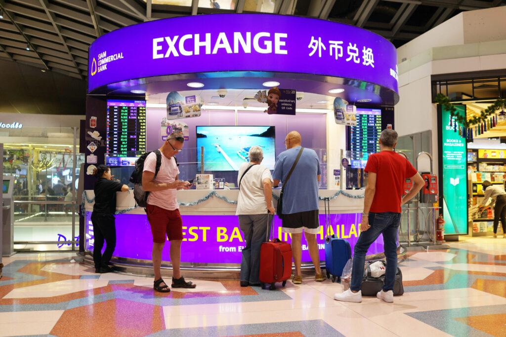airport exchange bureau with travellers 
