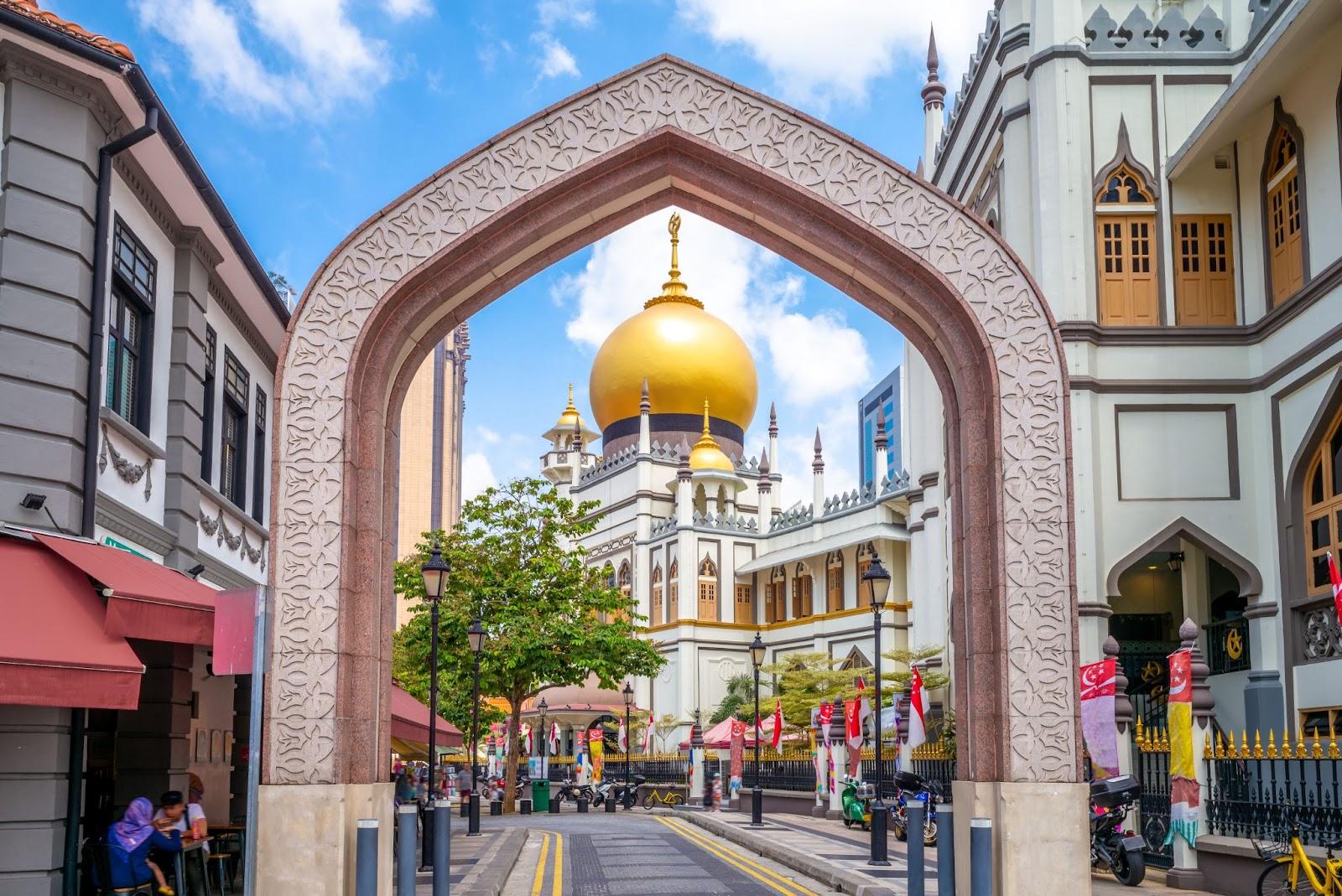 street view of singapore with Masjid Sultan.
