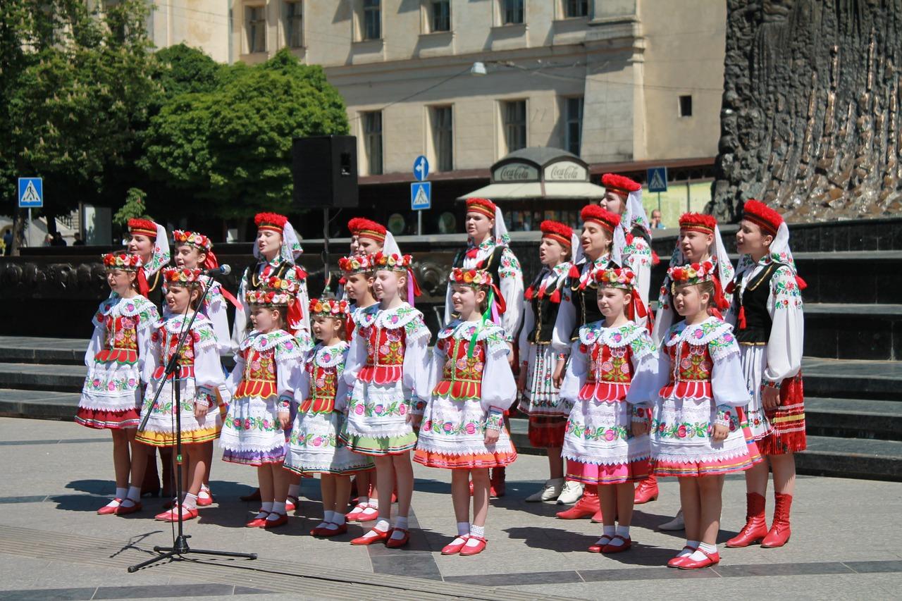 Ukranian children in folk costume