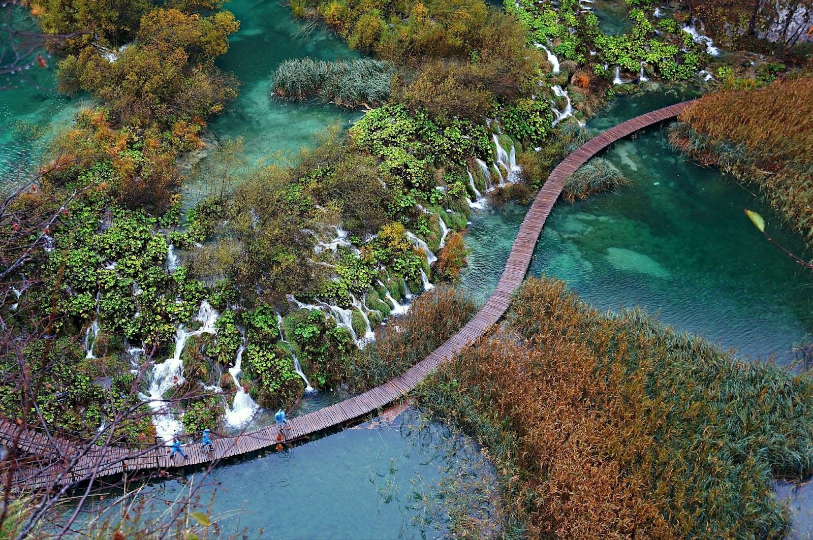 Wooden walkway over waterfalls Plitvička Jezera, Croatia