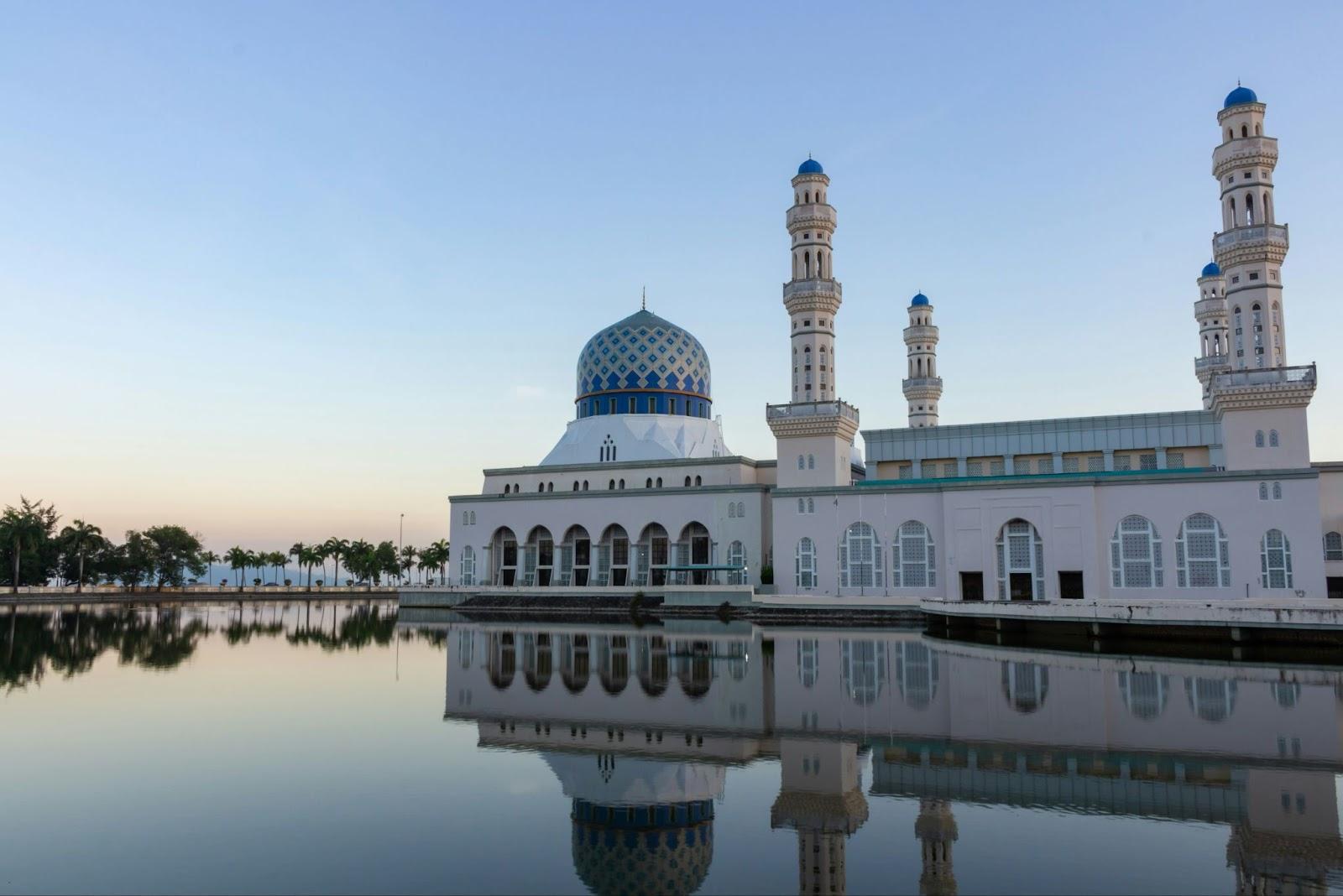 Masjid Bandaraya Kota Kinabalu, Kota Kinabalu, Sabah, Malaysia.