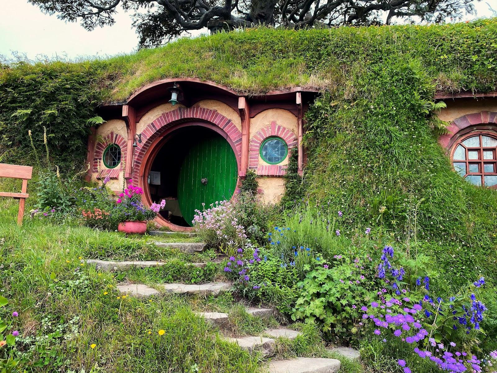 Hobbit hole house in Hobbiton New Zealand