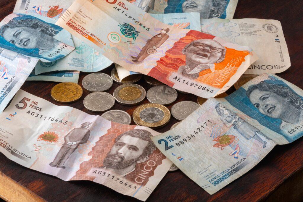 Colombian notes and coins on a table