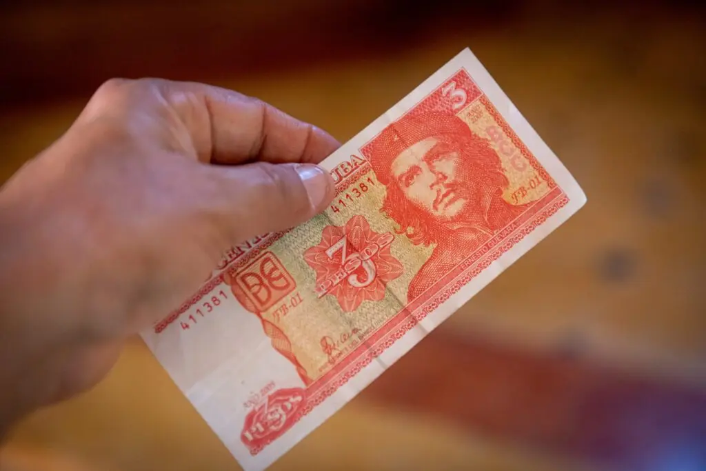 Three Cuban Pesos Cedula with Che Guevara Image.jpg